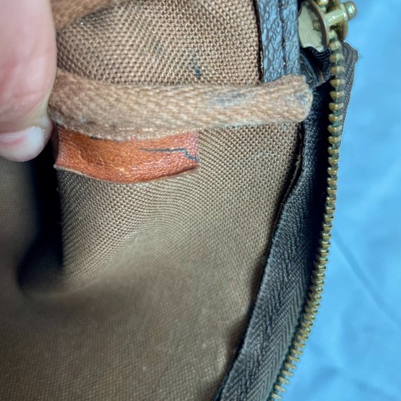 Louis Vuitton Vintage Pochette Monogram Brown Shoulder Bag - Picture 13 of 14